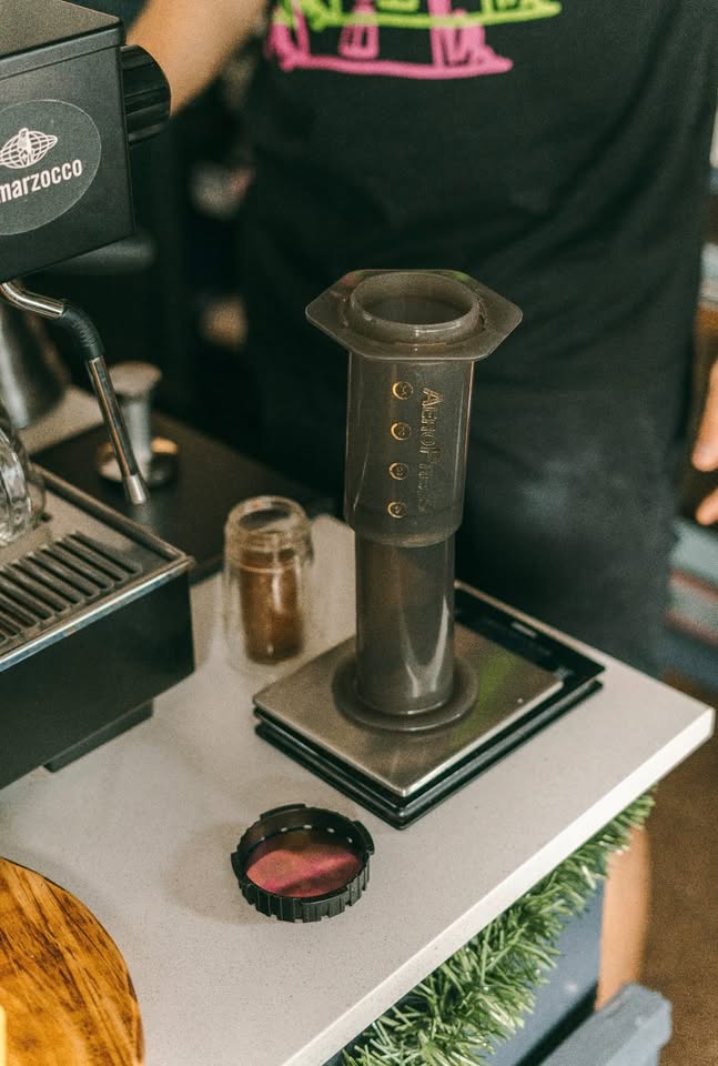 Préparation AeroPress au Concept Café Chartres